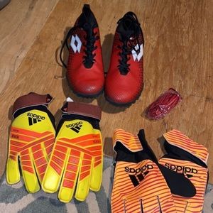 Lotto Soccer Cleats with 2pairs of gloves